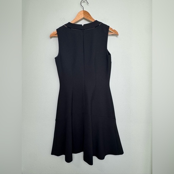 Diane Von Furstenberg Maureen Dress‎ LBD Laser Cut
Flounce Dress Size 2 - Picture 7 of 14